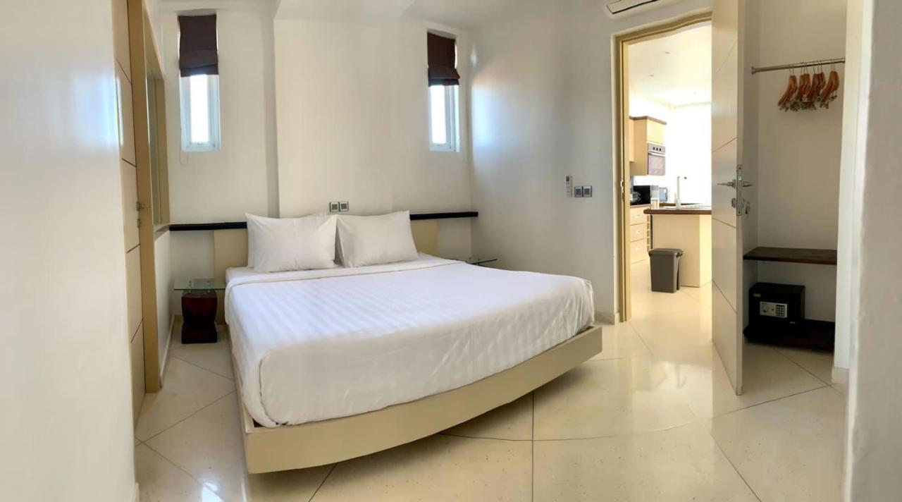 Madewi Seminyak (Bali)